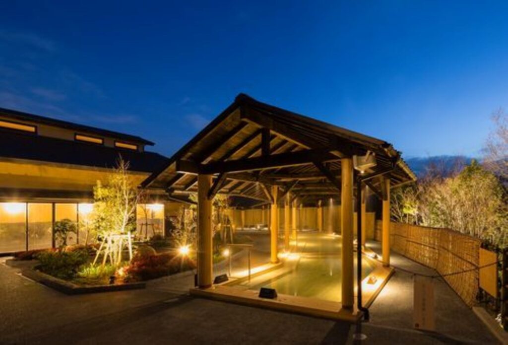 天然湧湯 吟湯 湯治聚落の露天風呂